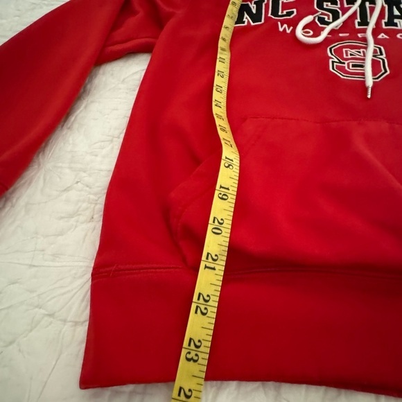 NC State Wolfpack Red Pullover Hoodie Sweatshirt Mens Sz M Medium Colosseum - Picture 7 of 8